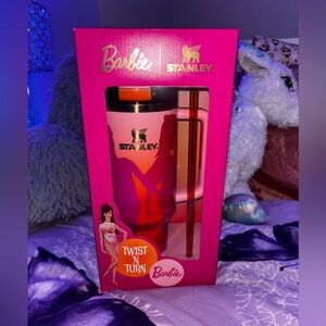 Barbie X Stanley: ‘60’s Twist N Turn Quencher